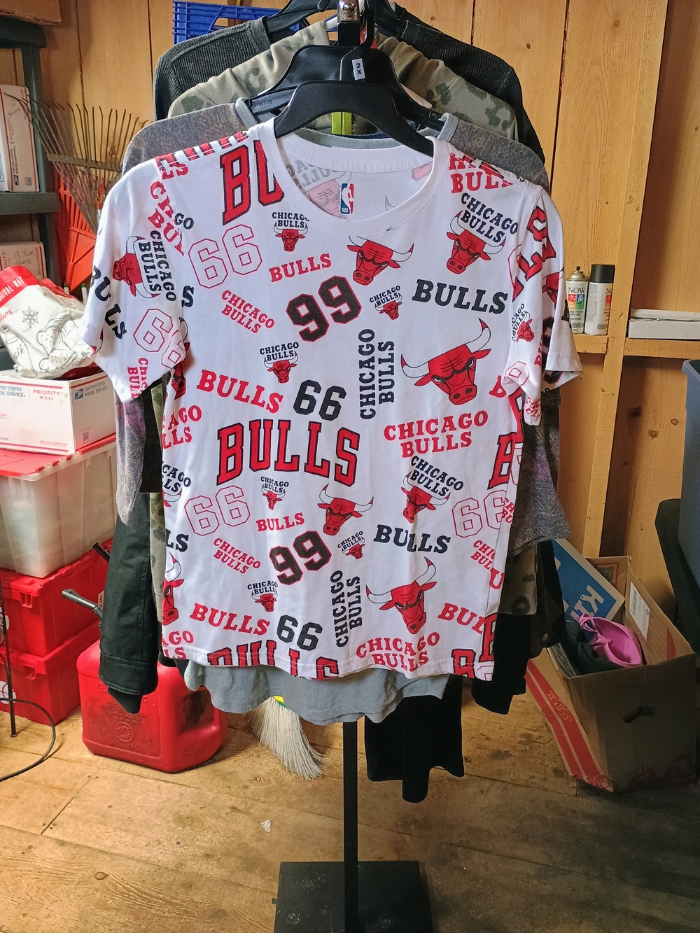 NBA Chicago Bulls Kids' Short Sleeve Tee in White, Red and Black Bin 5